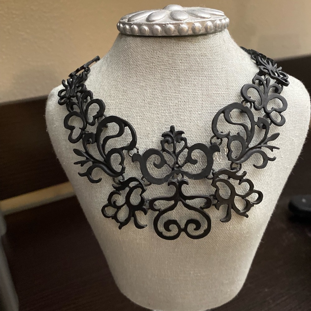 Beautiful black necklace